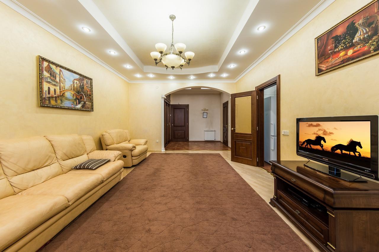 Apartment In The City Center Kiew Exterior foto